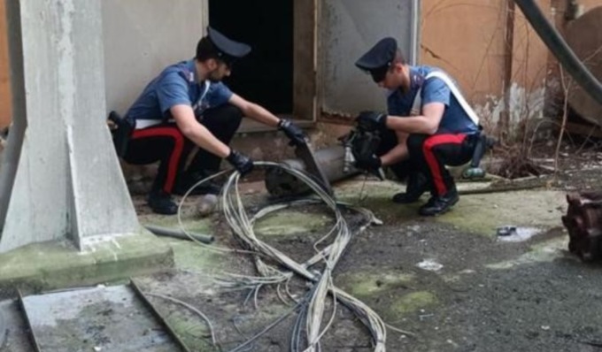 Sorpresi a rubare cavi di rame alla Vinal di Santa Giuletta: nei guai padre e figlio 15enne