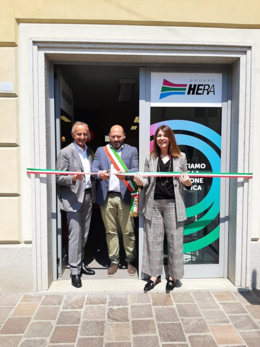 A Casteggio riaperto lo sportello Ascotrade Gruppo Hera completamente rinnovato in via Anselmi