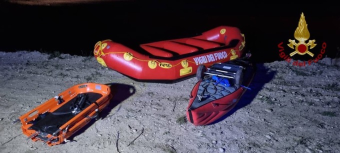 Canoista in difficoltà sul Ticino recuperato nella serata di sabato dai Vigili del Fuoco