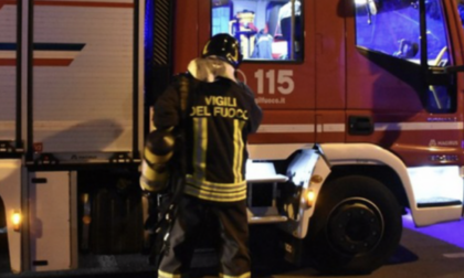 Incendio distrugge 50 rotoballe di fieno a Borgo Priolo: rapida risposta dei vigili del fuoco