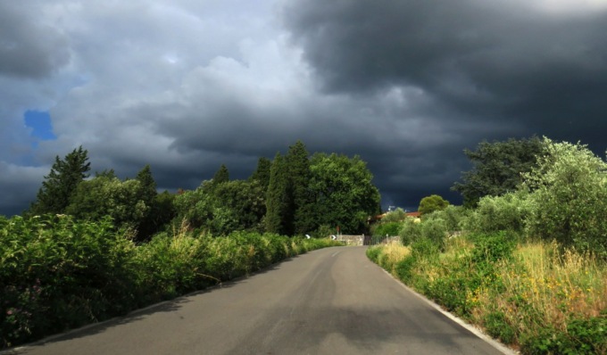 Rovesci, forti temporali e grandine: allerta meteo arancione in provincia di Pavia