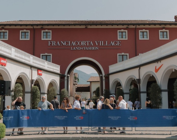 La 1000 Miglia attraversa il Franciacorta Village: un’esplosione di storia e passione automobilistica