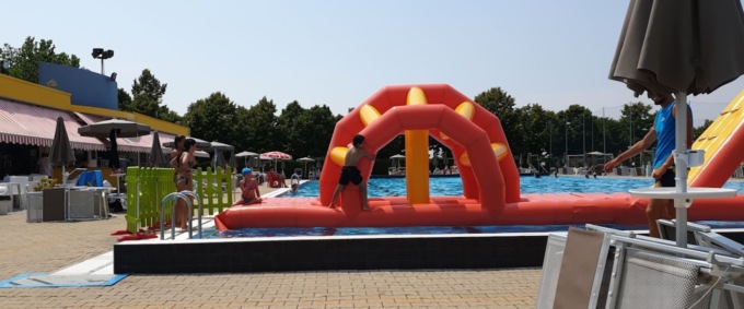Evelyn, morta annegata in piscina: si indaga per omicidio colposo
