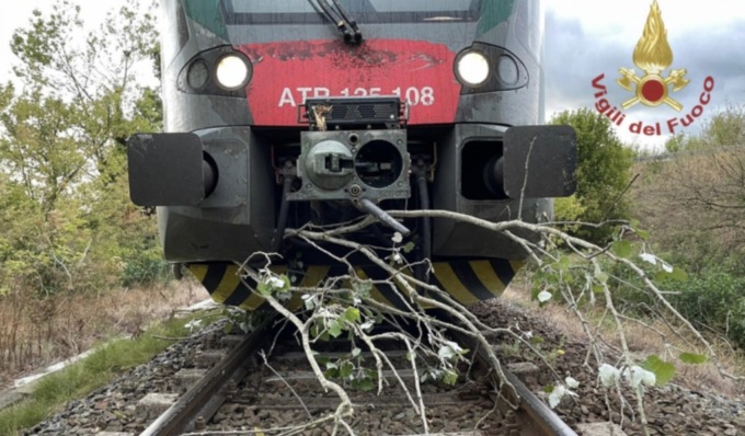 Maltempo in Lombardia, la circolazione treni torna progressivamente regolare ma ancora criticità sulla Porta Genova-Mortara