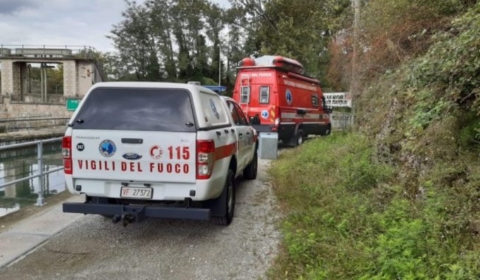 Esce per andare a pesca: lo trovano senza vita in un canale
