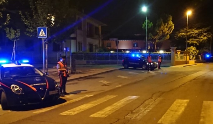 Su auto rubata non si ferma all’alt e si dà alla fuga, ma non fa molta strada