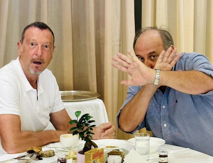 Gerry Scotti non condurrà Sanremo con Amadeus, era solo una gag tra amici