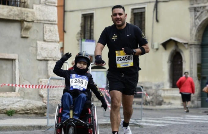 CorriPavia 2023, domenica in gara anche gli “spingitori” Giacomo, Gianpiero e Marco