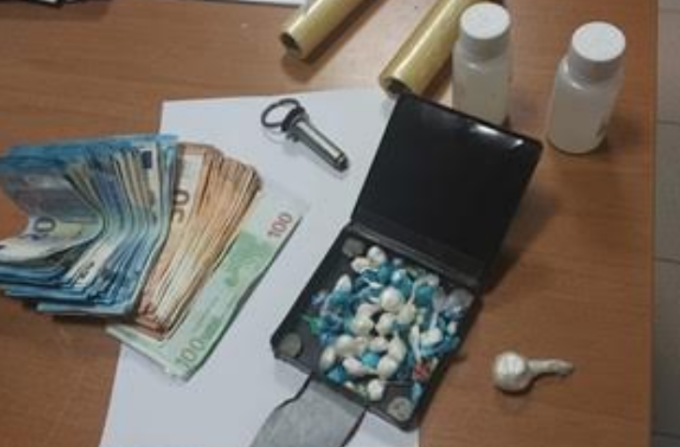 Vigevano, arrestato il pusher di via Riberia: viveva in una casa “bunker” dove confezionava dosi di cocaina