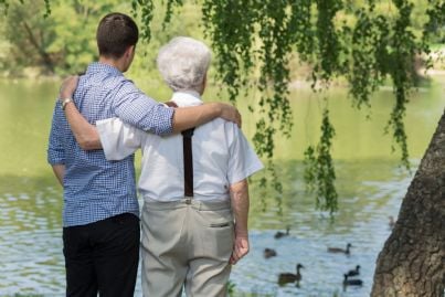 Confessione choc prima di morire: “L’uomo che ti ha cresciuto non era il tuo padre biologico”