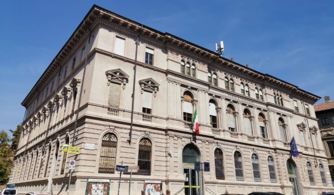 L’iniziativa “Cento Facciate” fa rivivere il Palazzo delle Poste di Pavia Centro