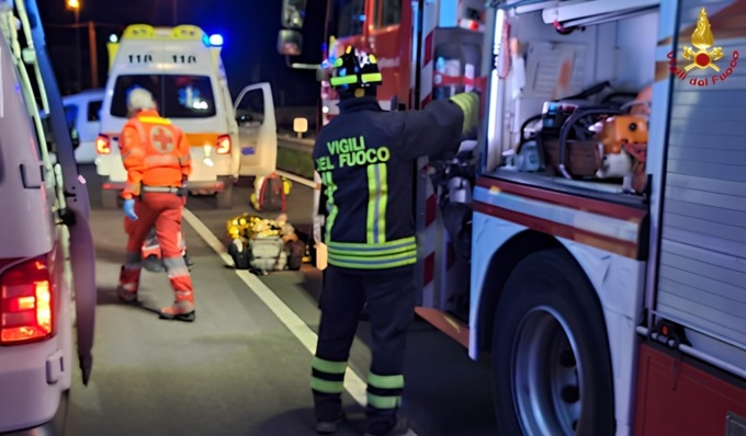 Perde il controllo dell’auto ed esce di strada, 29enne in ospedale