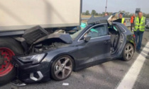 Violento incidente in A21, Audi finisce sotto un tir: tre feriti, uno è gravissimo