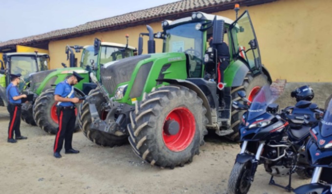 Ritrovati in Lomellina tre trattori rubati del valore di 1 milione di euro