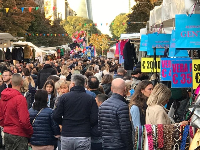 Gli Ambulanti di Forte dei Marmi tornano a Pavia con le loro boutique a cielo aperto