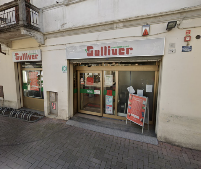 Tentata rapina in un supermercato fallisce grazie a un vigilantes che… non si è accorto di nulla
