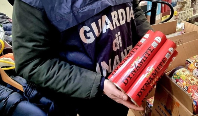 Sequestrate 2 tonnellate di materiale pirotecnico custodito in modo non sicuro