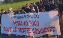 Marcia della legalità: dopo il sequestro della scuola in 500 in corteo da Pavia a San Genesio