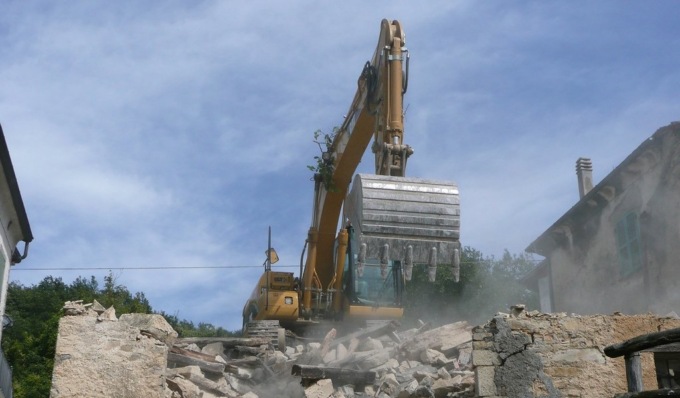 Avviate le demolizioni all’ex Arsenale, nell’area sorgerà il nuovo Polo degli Uffici Statali