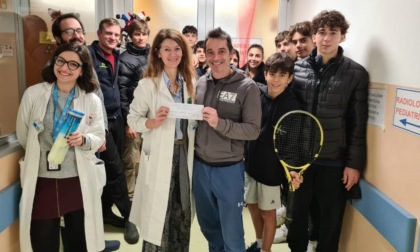 La scuola tennis della Motonautica raccoglie fondi per la radiologia pediatrica del San Matteo