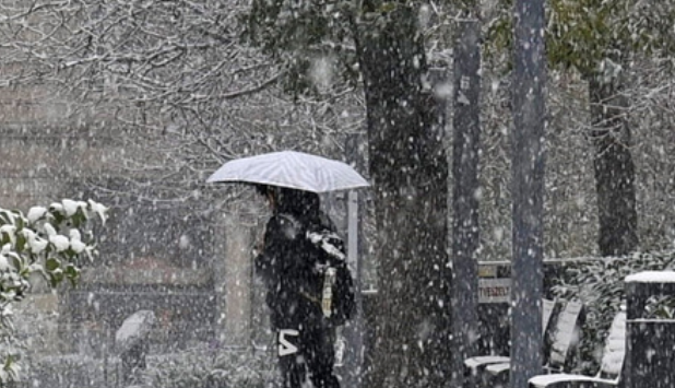 È arrivata la neve nel Pavese, i primi fiocchi in Lomellina e Oltrepò