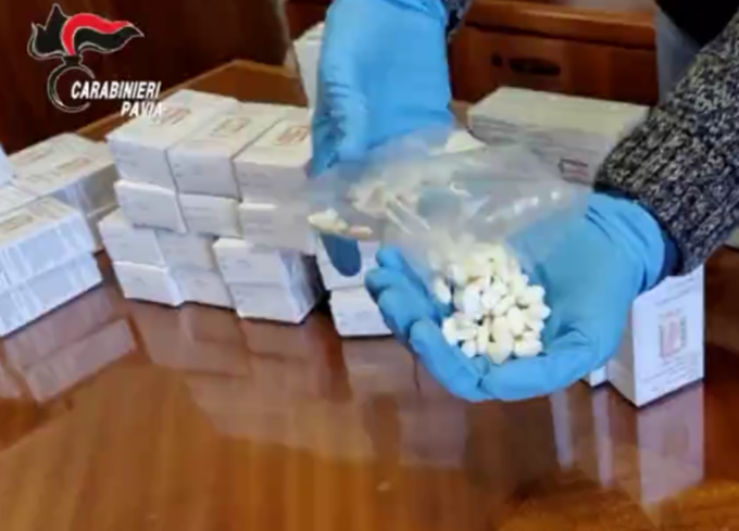 Rubavano le ricette e spedivano l’Ossicodone negli Usa, rete di spaccio scoperta nel Pavese