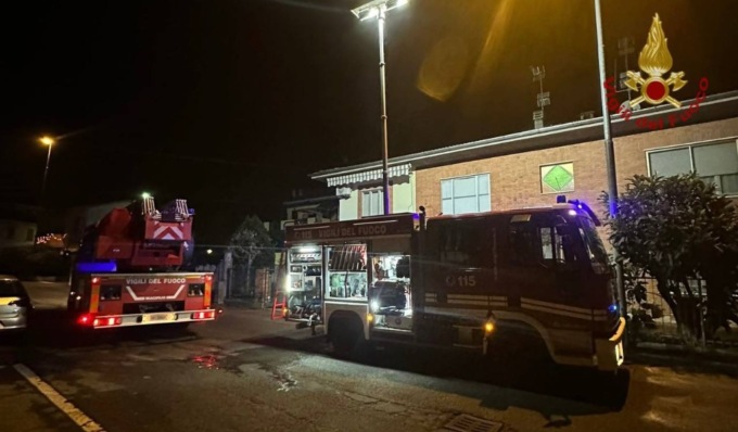 In fiamme la canna fumaria, Vigili del Fuoco a Belgioioso