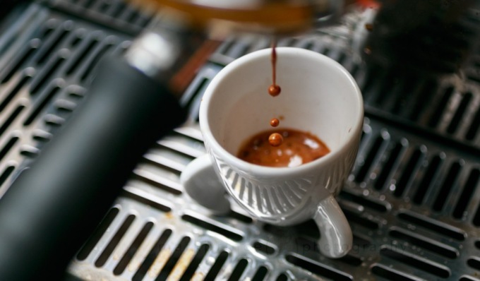 Caffè gratis di notte nelle aree di servizio della A7 dal 30 dicembre al 1° gennaio 2024