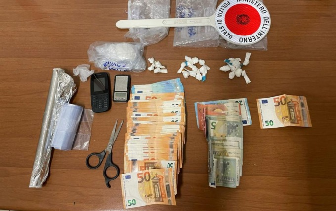 Beccato sul fatto mentre spaccia cocaina a Voghera, 46enne nei guai