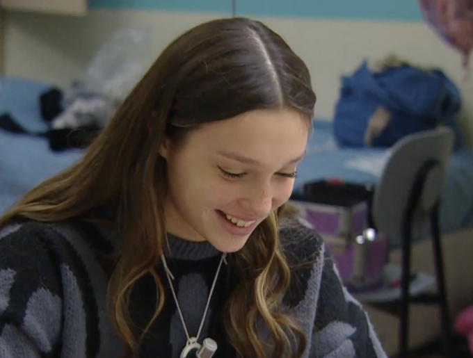 Sarah Toscano festeggia i 18 anni dentro la scuola di “Amici di Maria De Filippi”
