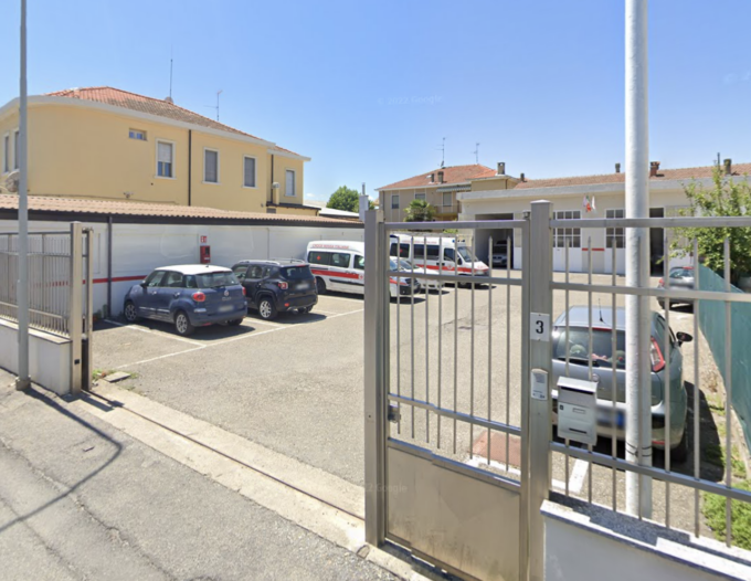 Colpita da un malore al Comitato della Croce Rossa, 67enne portata via con l’ambulanza