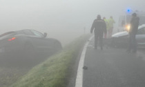 Schianto tra due auto nella nebbia: tre feriti, tra cui una bimba di 2 anni