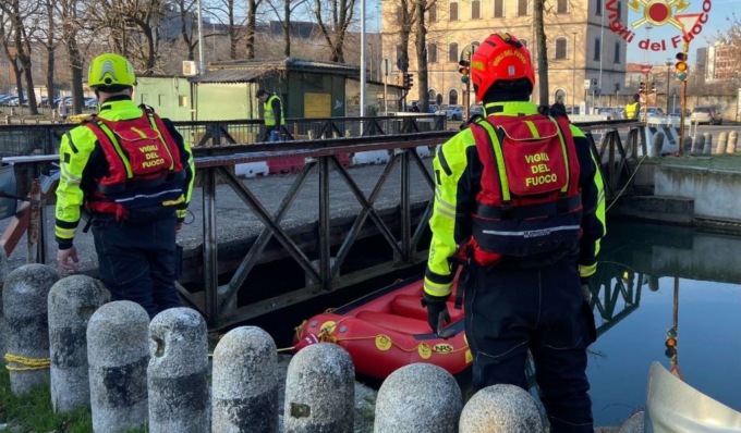 Verifiche e prove di carico sul ponte di viale Ludovico il Moro: in campo anche i Vigili del Fuoco