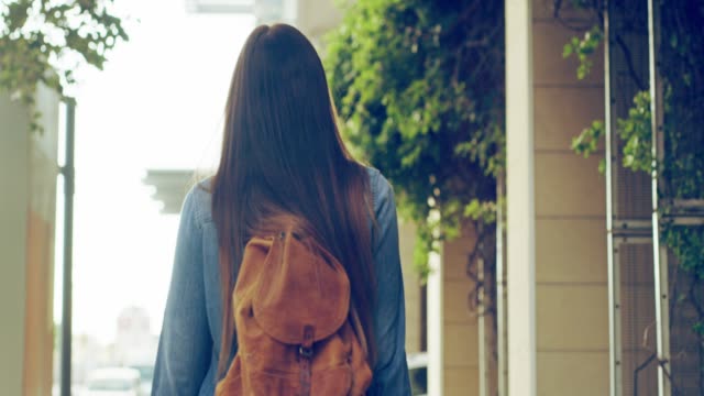 Si sente male a scuola a Voghera, 18enne portata via con l’ambulanza