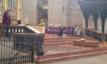 L'ultimo saluto al Vescovo Emerito Giovanni Giudici, è stato sepolto in Duomo a Pavia