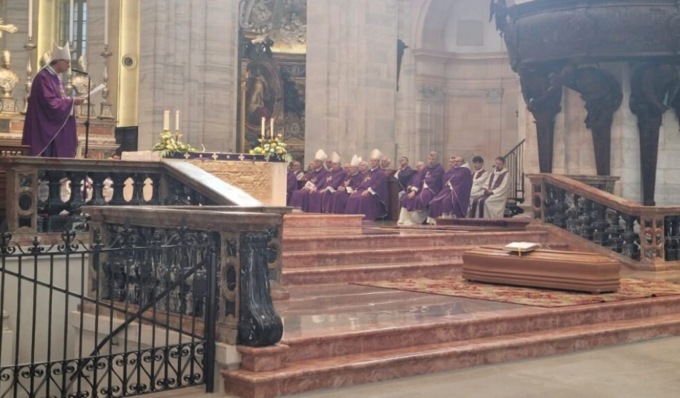 L’ultimo saluto al Vescovo Emerito Giovanni Giudici, è stato sepolto in Duomo a Pavia