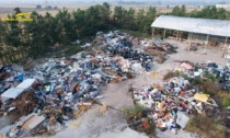 Discarica abusiva a Vigevano, oltre 2mila tonnellate di rifiuti pericolosi: 13 indagati