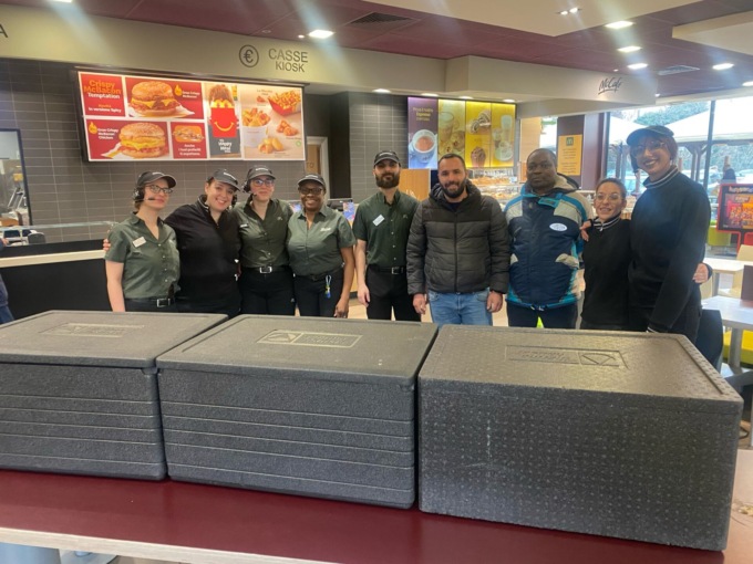 Tornano le donazioni di McDonald’s, 220 pasti caldi per i bisognosi nel Pavese ogni settimana