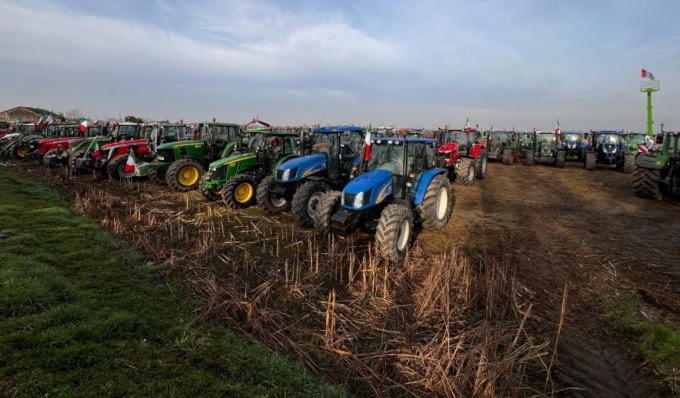 La protesta dei trattori arriva in Lomellina, a Mortara presidio e corteo degli agricoltori