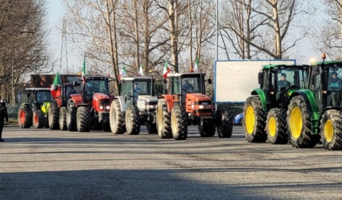 In mobilitazione anche gli agricoltori lomellini, presidio (ad oltranza) di trattori a Mortara