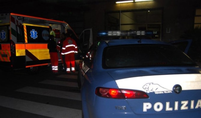 Esce dal supermercato e viene aggredita, 76enne presa a pugni e schiaffi da una donna
