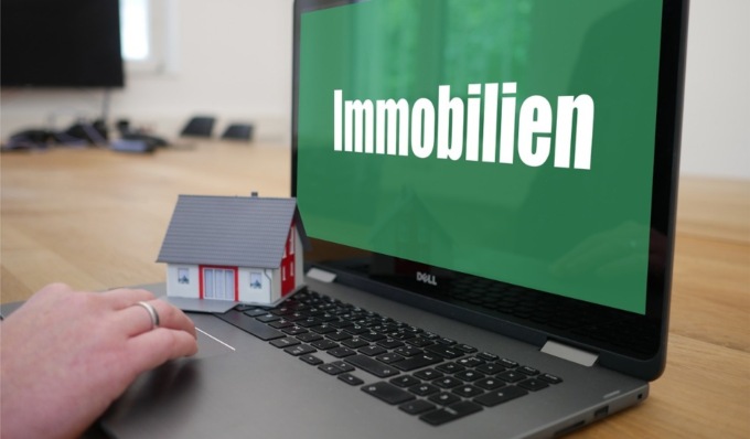 Affitta online finte case vacanze facendosi accreditare soldi su carte prepagate