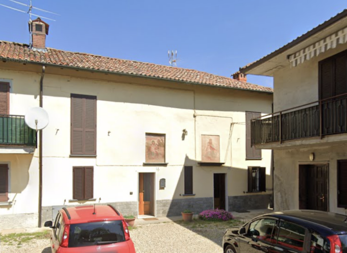 A fuoco la casa di una coppia nel Pavese, 69enne intossicata finisce in ospedale