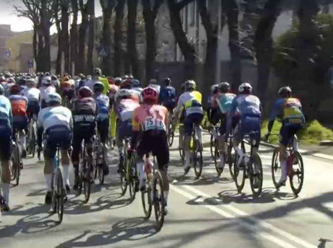 È partita da Pavia la 115esima edizione della Milano-Sanremo, l’arrivo è previsto nel pomeriggio