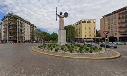 Rapine in piazza Minerva a Pavia: due giovani in manette, uno è minorenne