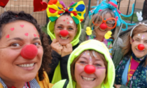 Clown di Corsia e i bimbi della primaria di Corana portano sorrisi in RSA