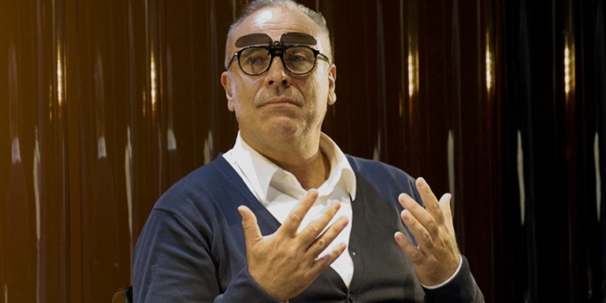 Arriva a Teatro “Non è vero ma ci credo”, la commedia napoletana con Enzo De Caro