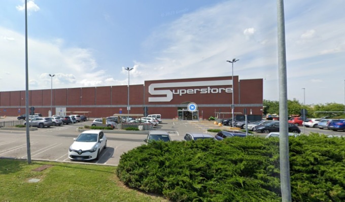 Investita nel parcheggio del Supermercato, grave donna di 53 anni
