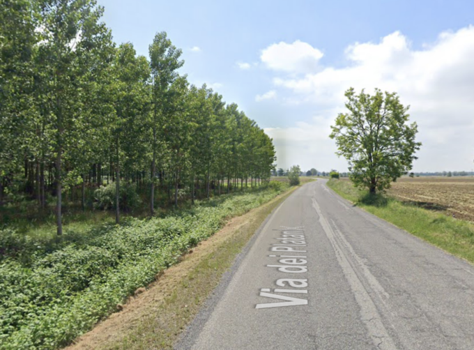 Esce di strada e finisce in un fosso a Giussago, 43enne in ambulanza al San Matteo