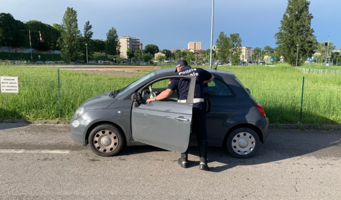 Grazie alle segnalazioni di alcuni cittadini, l’auto rubata a Pavia viene ritrovata a Mantova